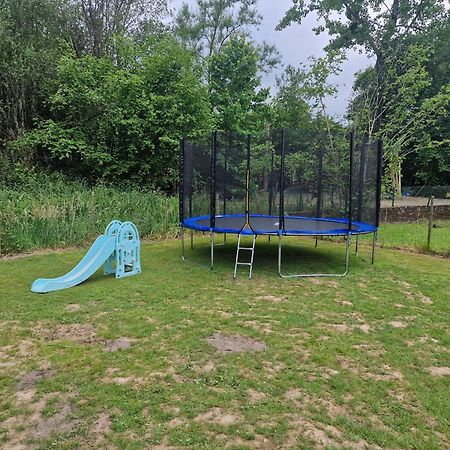 Vivienda Vacacional Con Jardin Y Barbacoa Onís Eksteriør billede